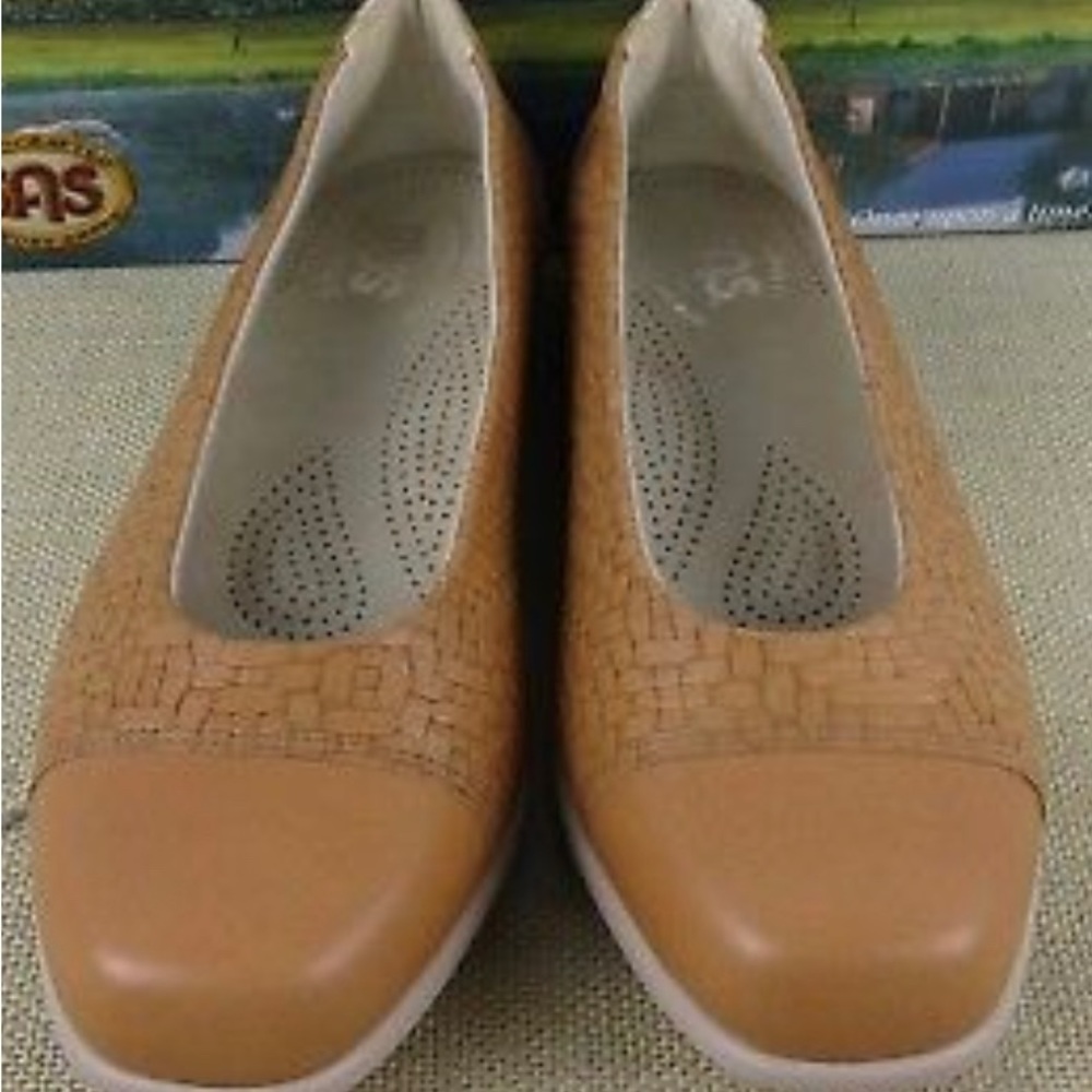 SAS MAUI WHEAT WOMEN'S TAN SLIP FLAT SHOES wide with